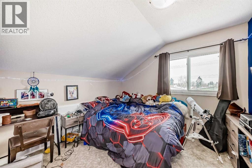 Single Family House for Sale in  Dovertree Place SE Dover Calgary 