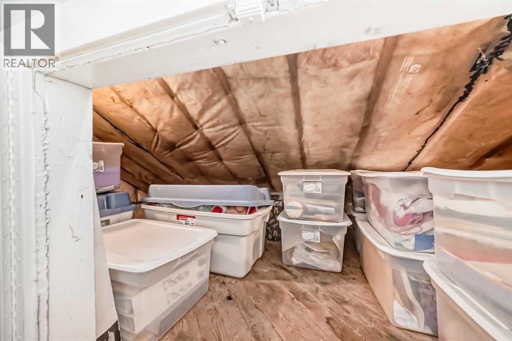 Single Family House for Sale in  Dovertree Place SE Dover Calgary 