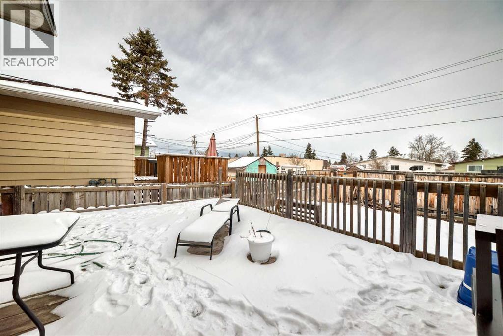 Single Family House for Sale in  Dovertree Place SE Dover Calgary 