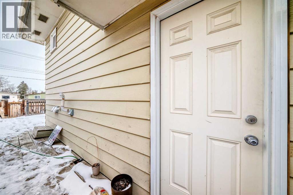 Single Family House for Sale in  Dovertree Place SE Dover Calgary 