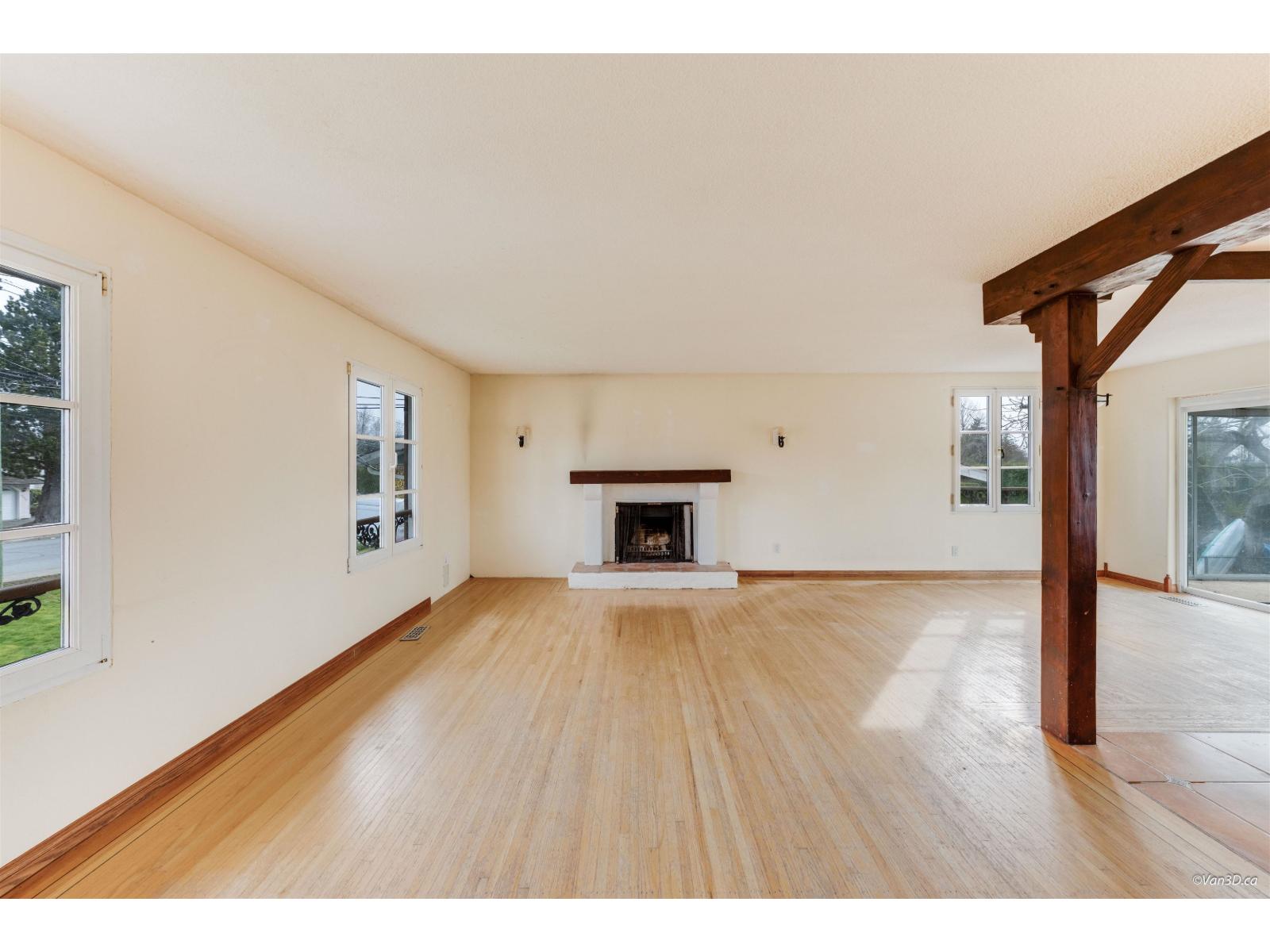 15894 THRIFT AVENUE, White Rock