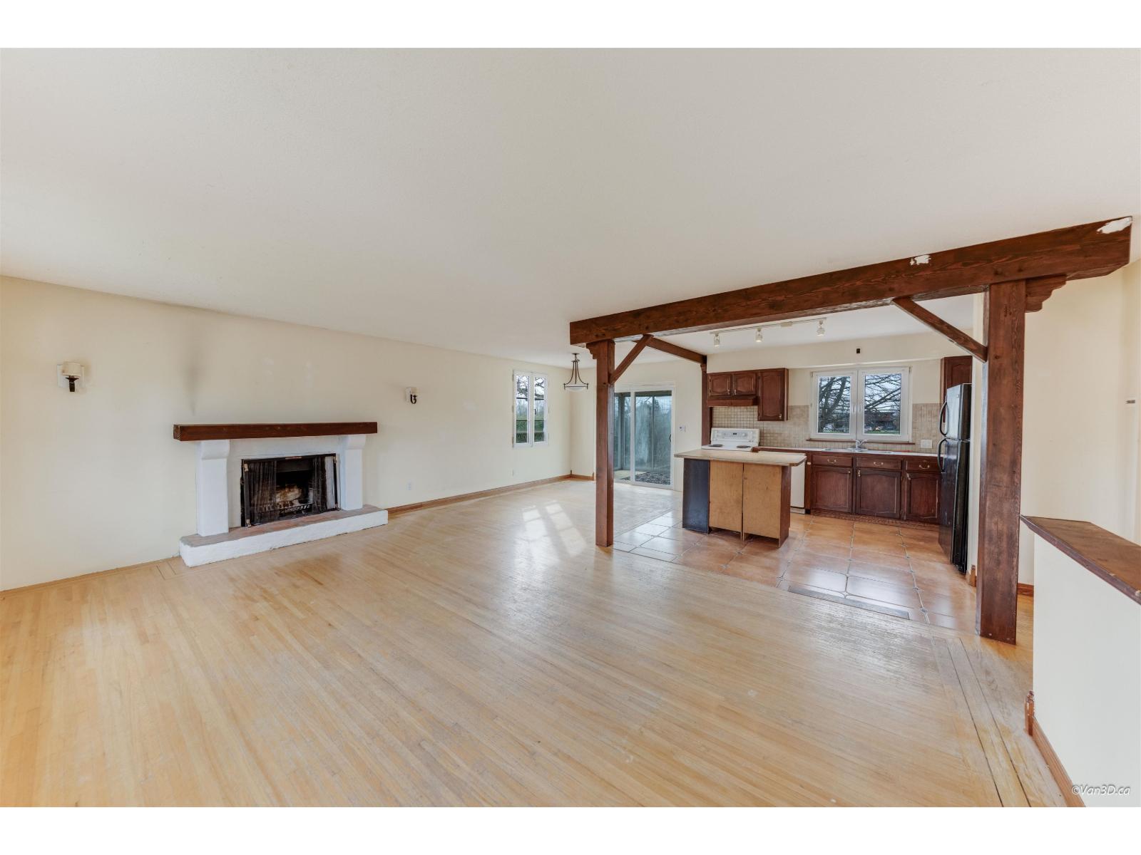 15894 THRIFT AVENUE, White Rock