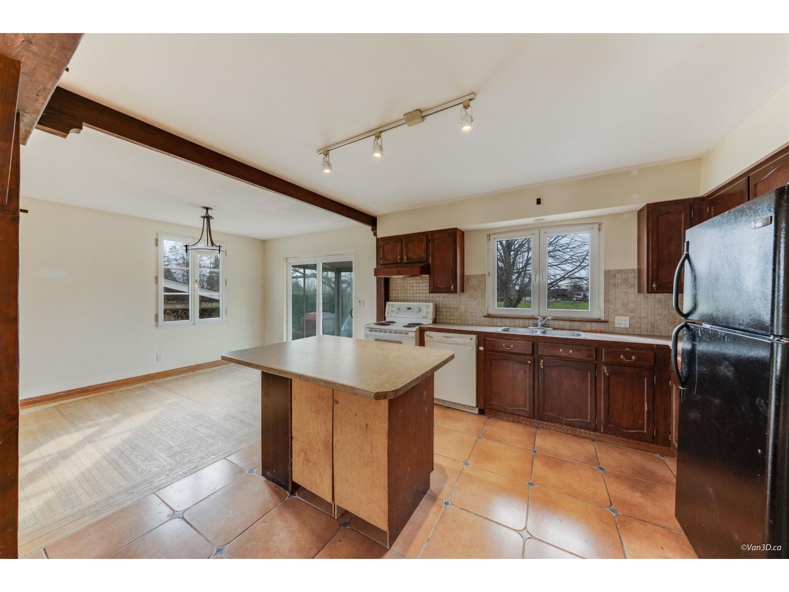 15894 THRIFT AVENUE, White Rock