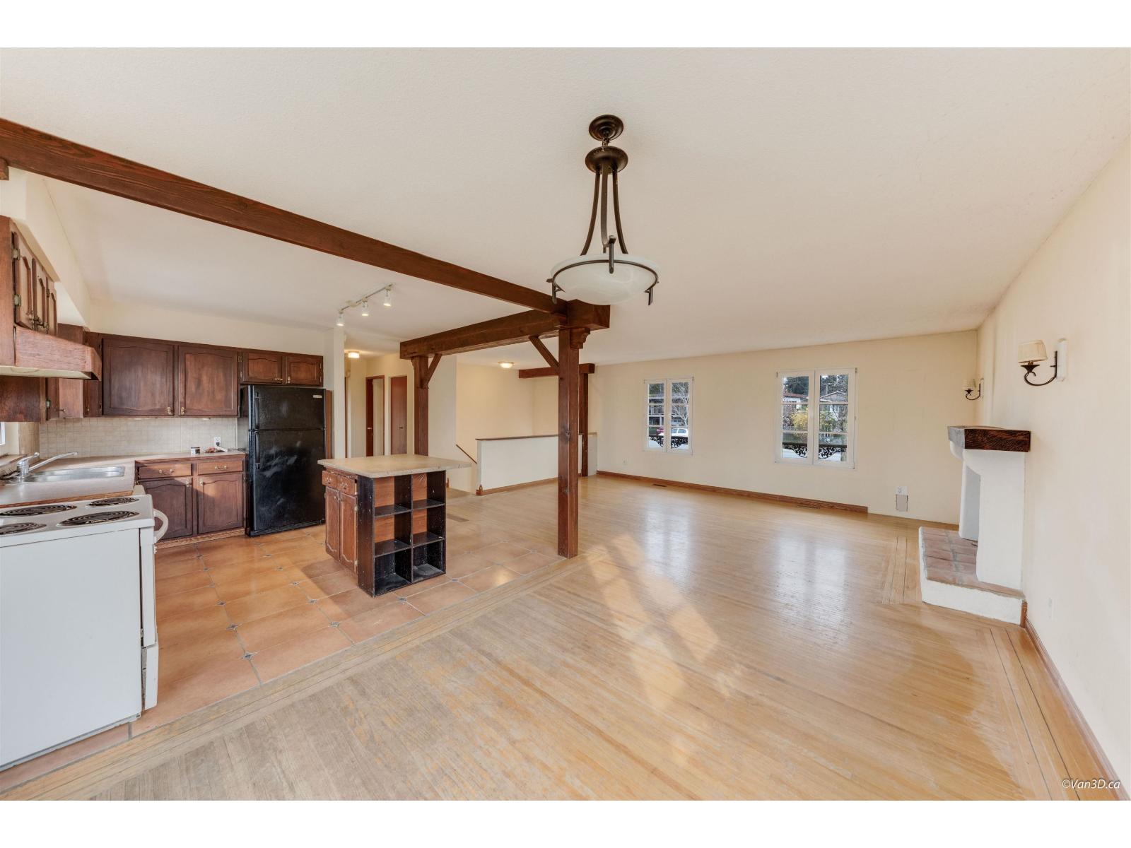 15894 THRIFT AVENUE, White Rock