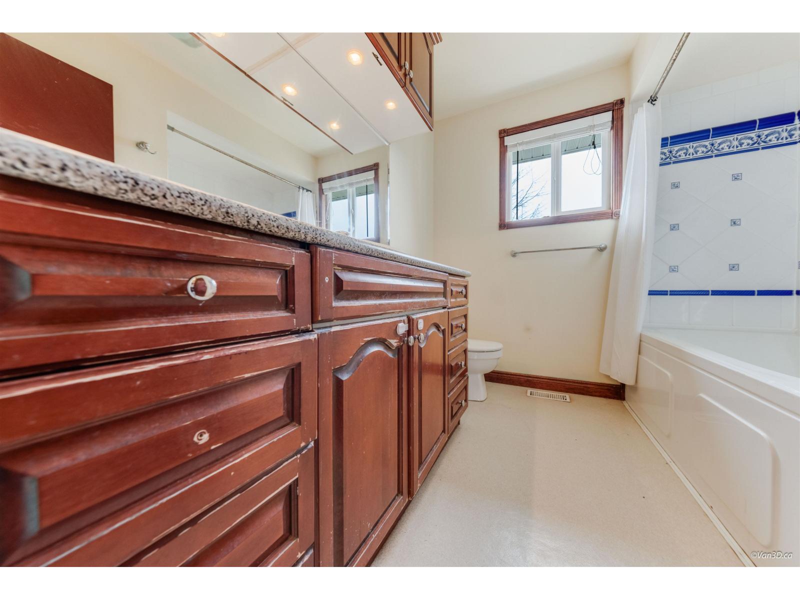 15894 THRIFT AVENUE, White Rock