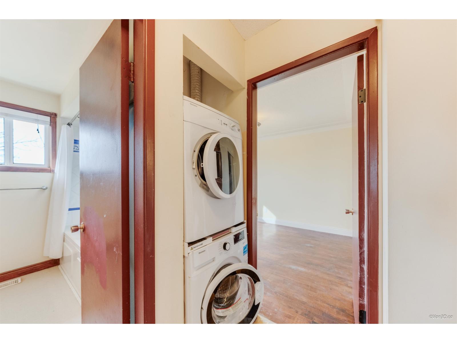 15894 THRIFT AVENUE, White Rock