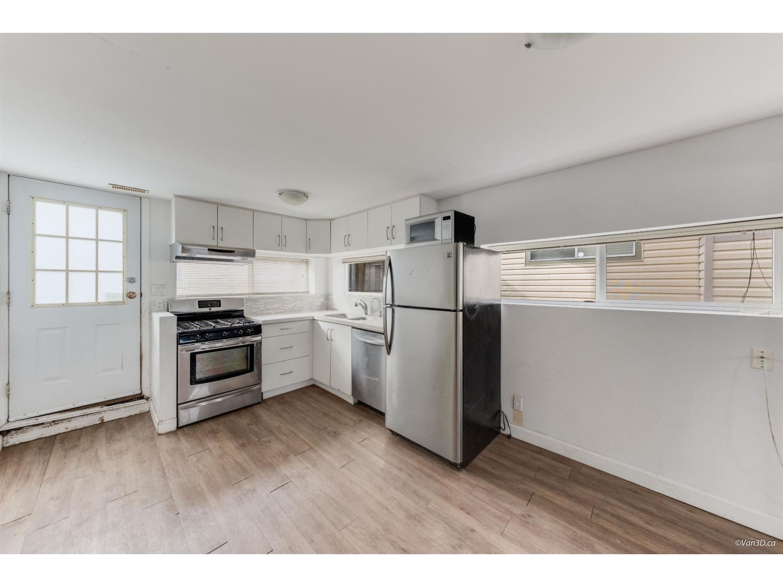 15894 THRIFT AVENUE, White Rock