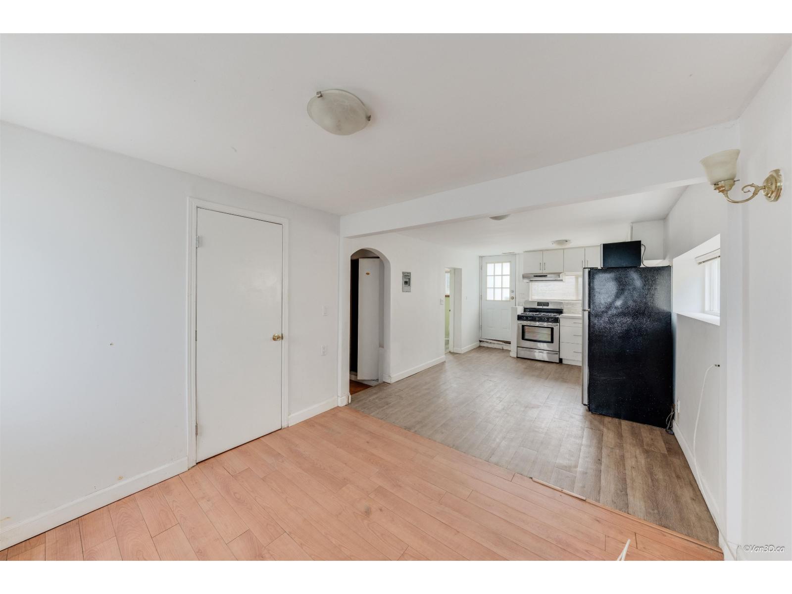 15894 THRIFT AVENUE, White Rock