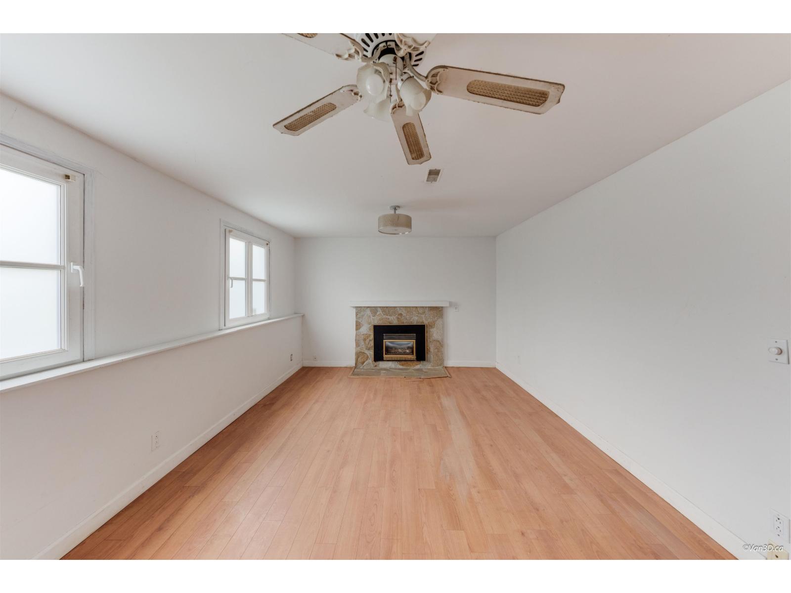 15894 THRIFT AVENUE, White Rock