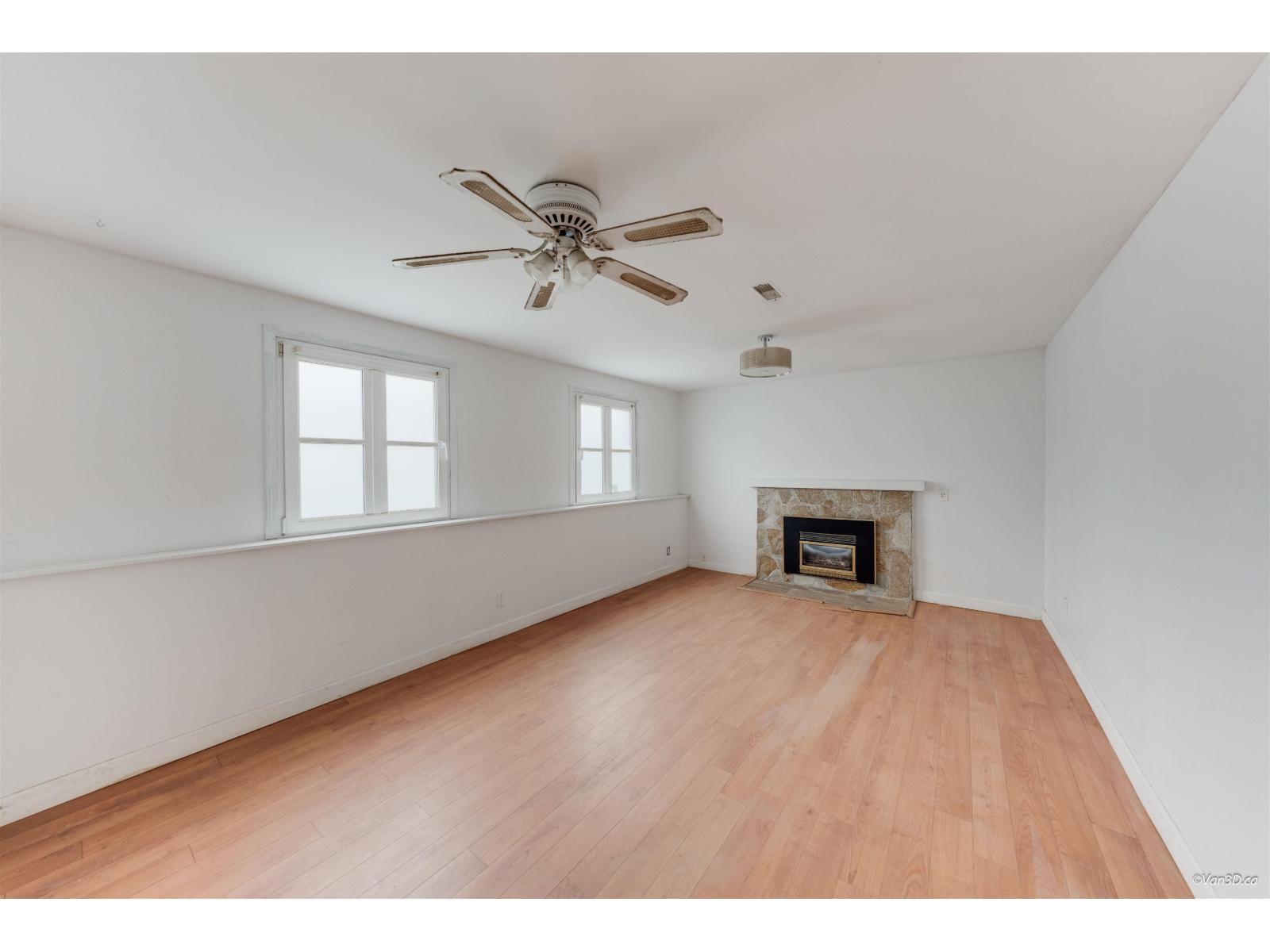 15894 THRIFT AVENUE, White Rock