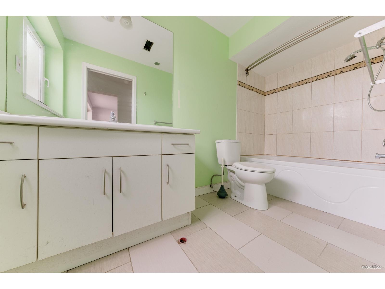 15894 THRIFT AVENUE, White Rock