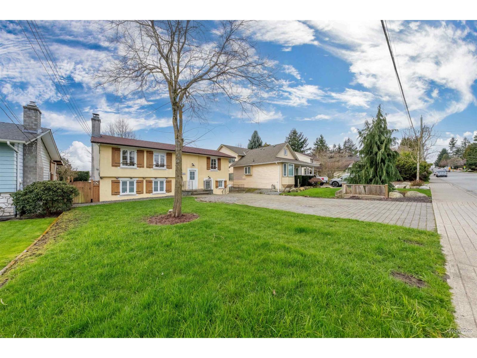 15894 THRIFT AVENUE, White Rock