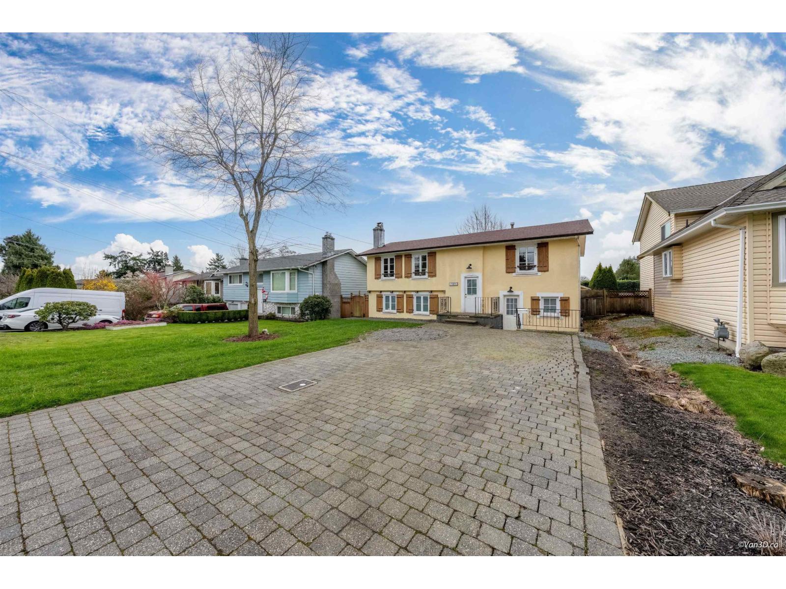 15894 THRIFT AVENUE, White Rock