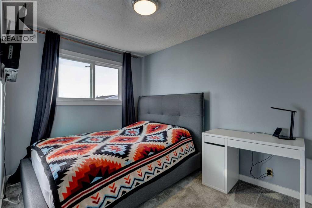 Single Family House Bi-level for Sale in  Pinecliff Drive NE Pineridge Calgary 