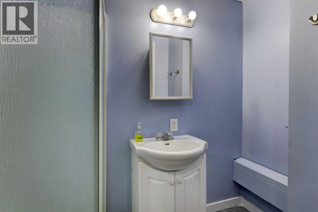 Single Family House Bi-level for Sale in  Pinecliff Drive NE Pineridge Calgary 