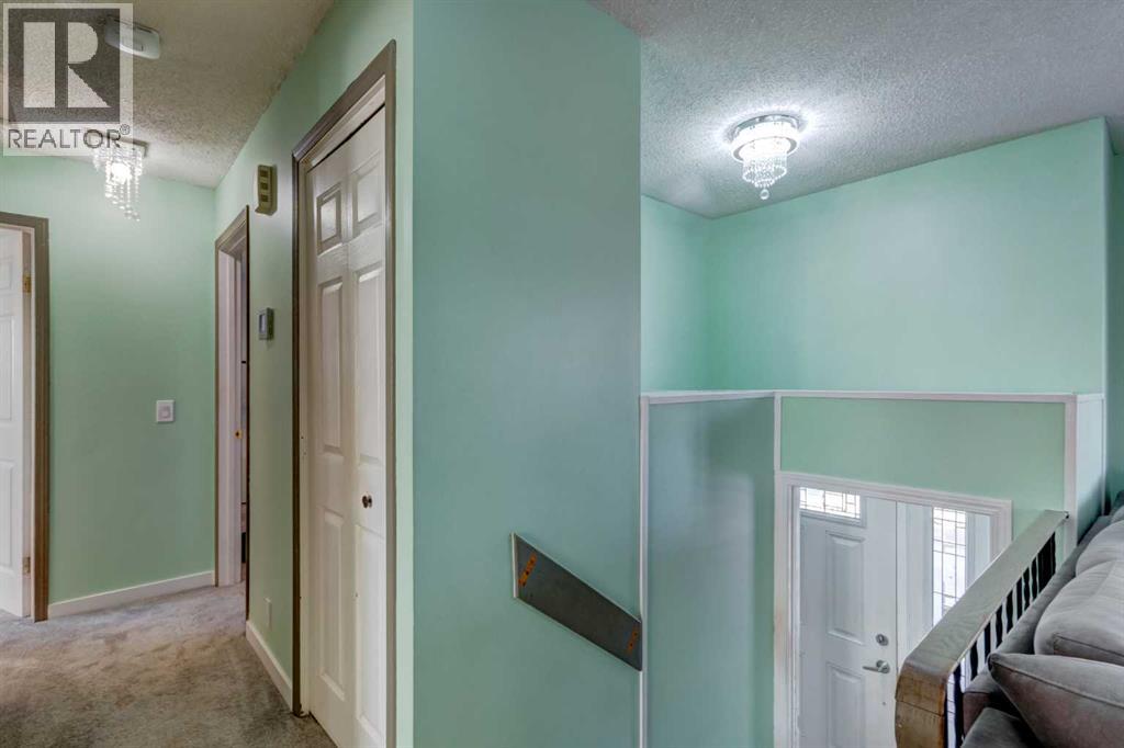 Single Family House Bi-level for Sale in  Pinecliff Drive NE Pineridge Calgary 