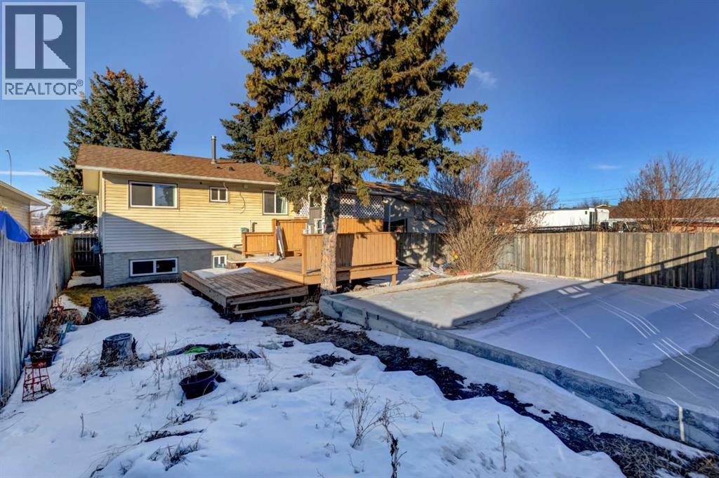 Single Family House Bi-level for Sale in  Pinecliff Drive NE Pineridge Calgary 