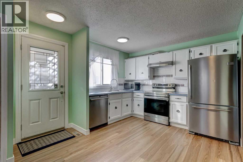 Single Family House Bi-level for Sale in  Pinecliff Drive NE Pineridge Calgary 