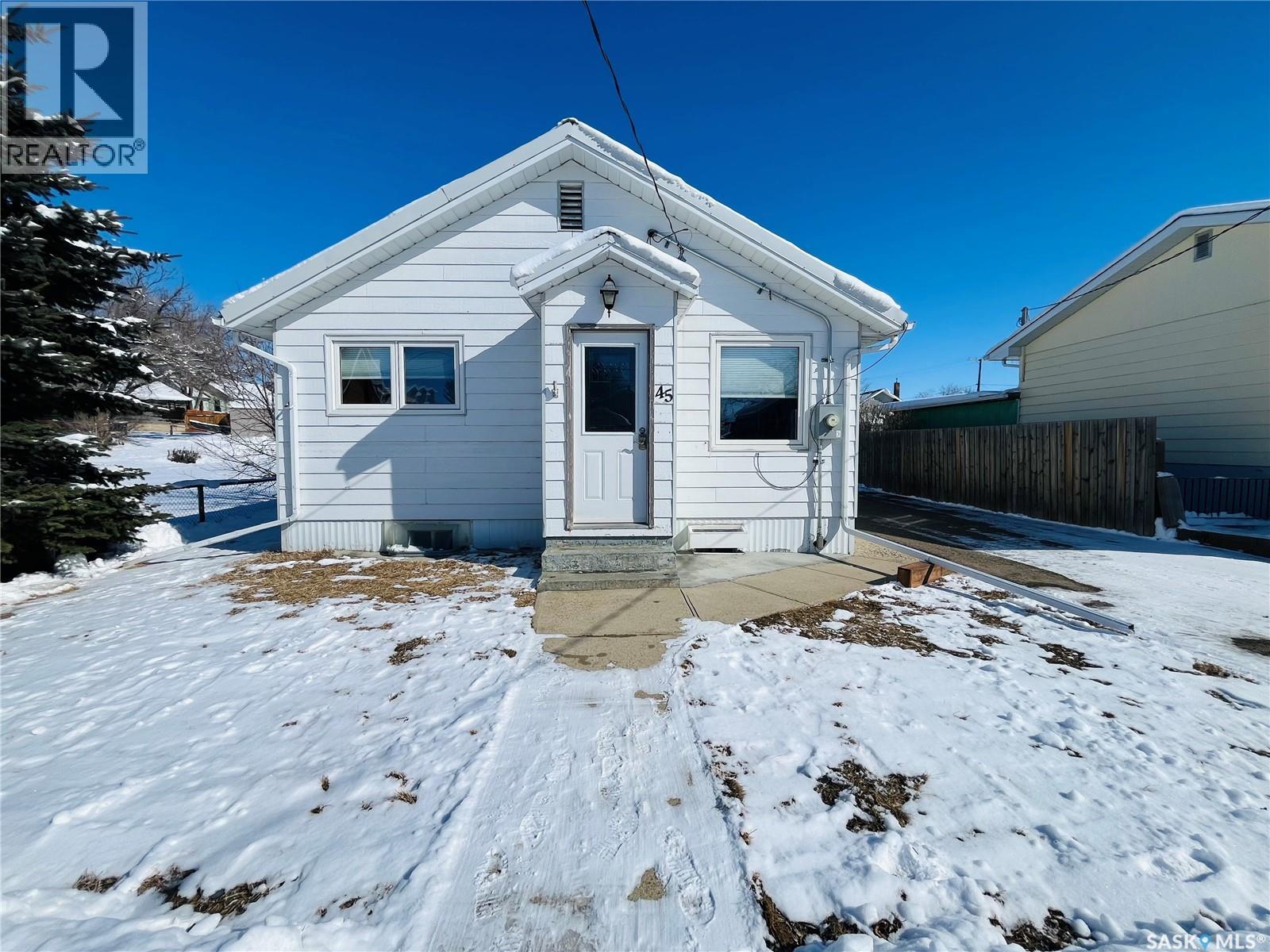 Single Family House Bungalow for Sale in  th AVENUE NE Swift Current 