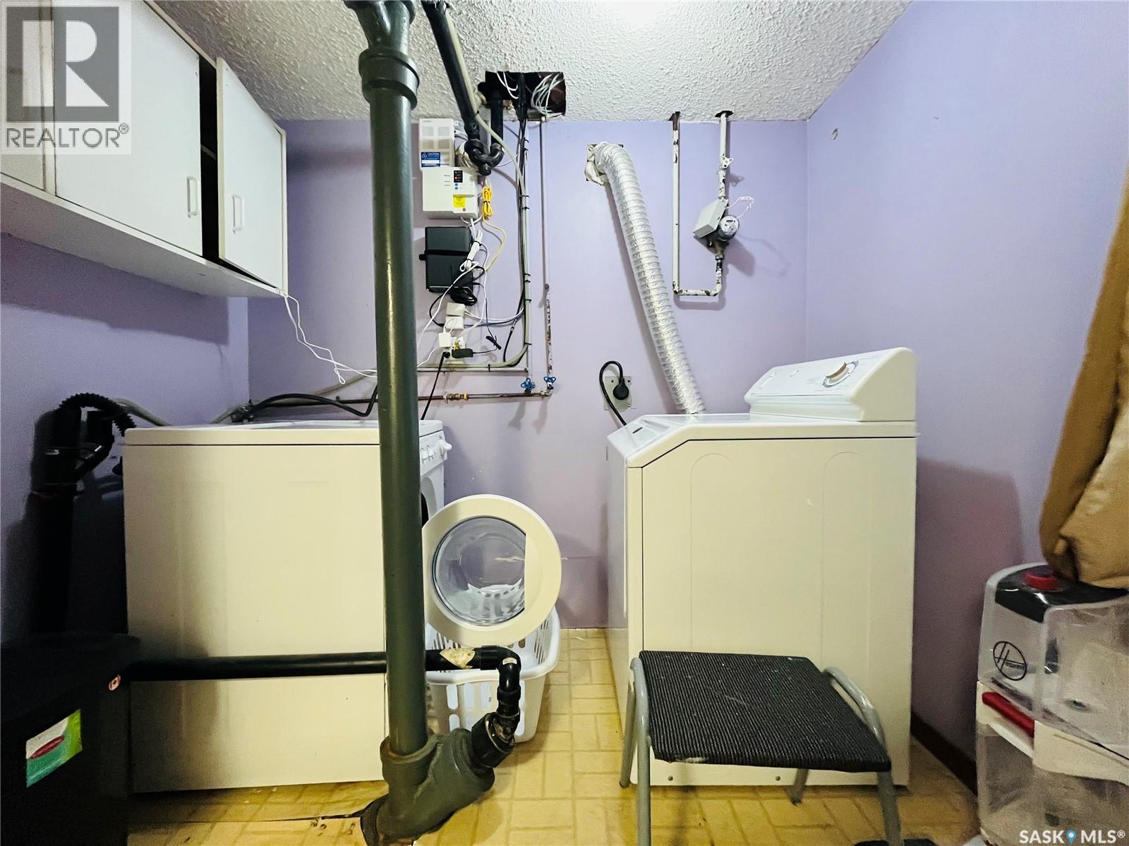 Single Family House Bungalow for Sale in  th AVENUE NE Swift Current 