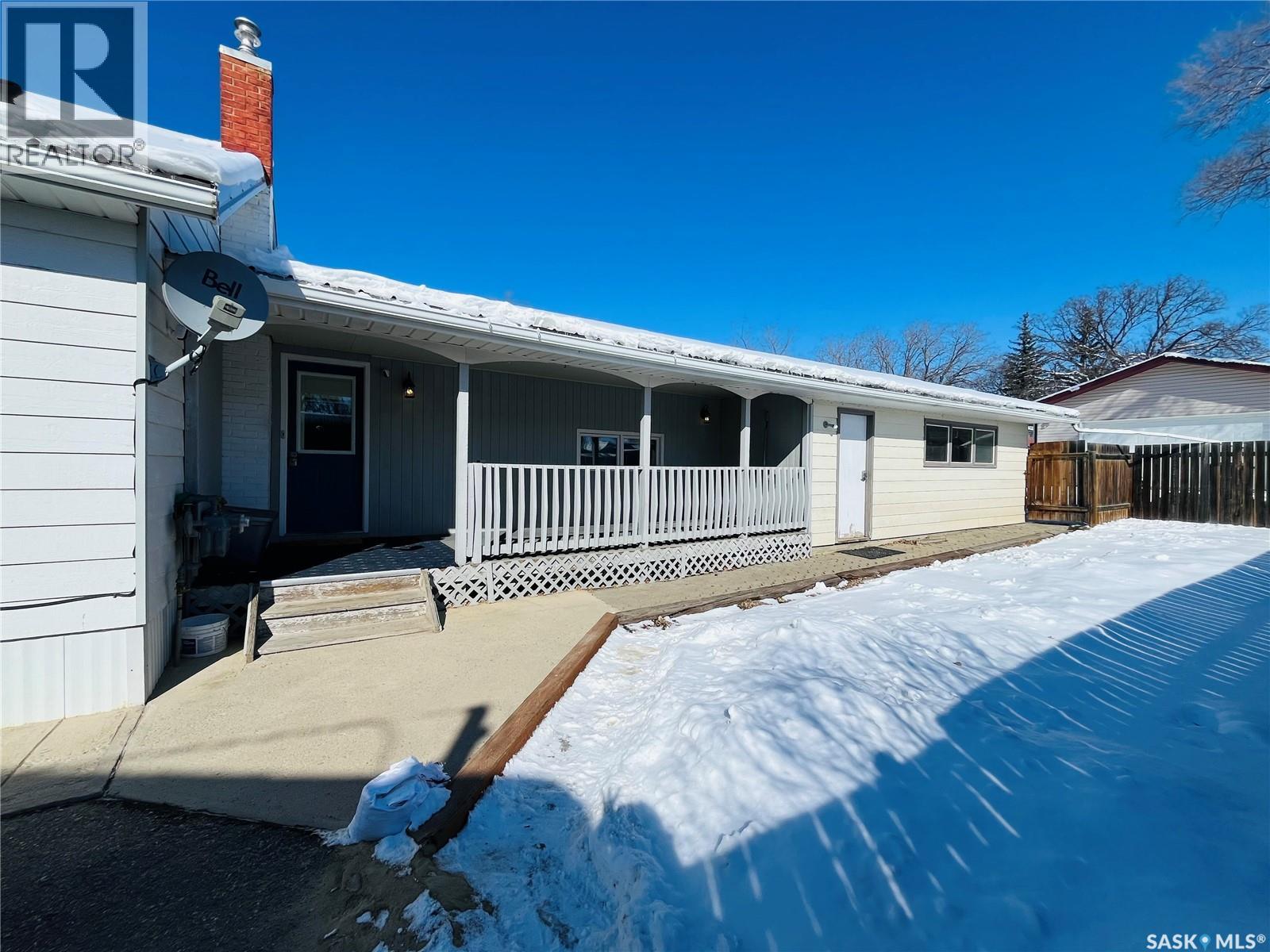 Single Family House Bungalow for Sale in  th AVENUE NE Swift Current 