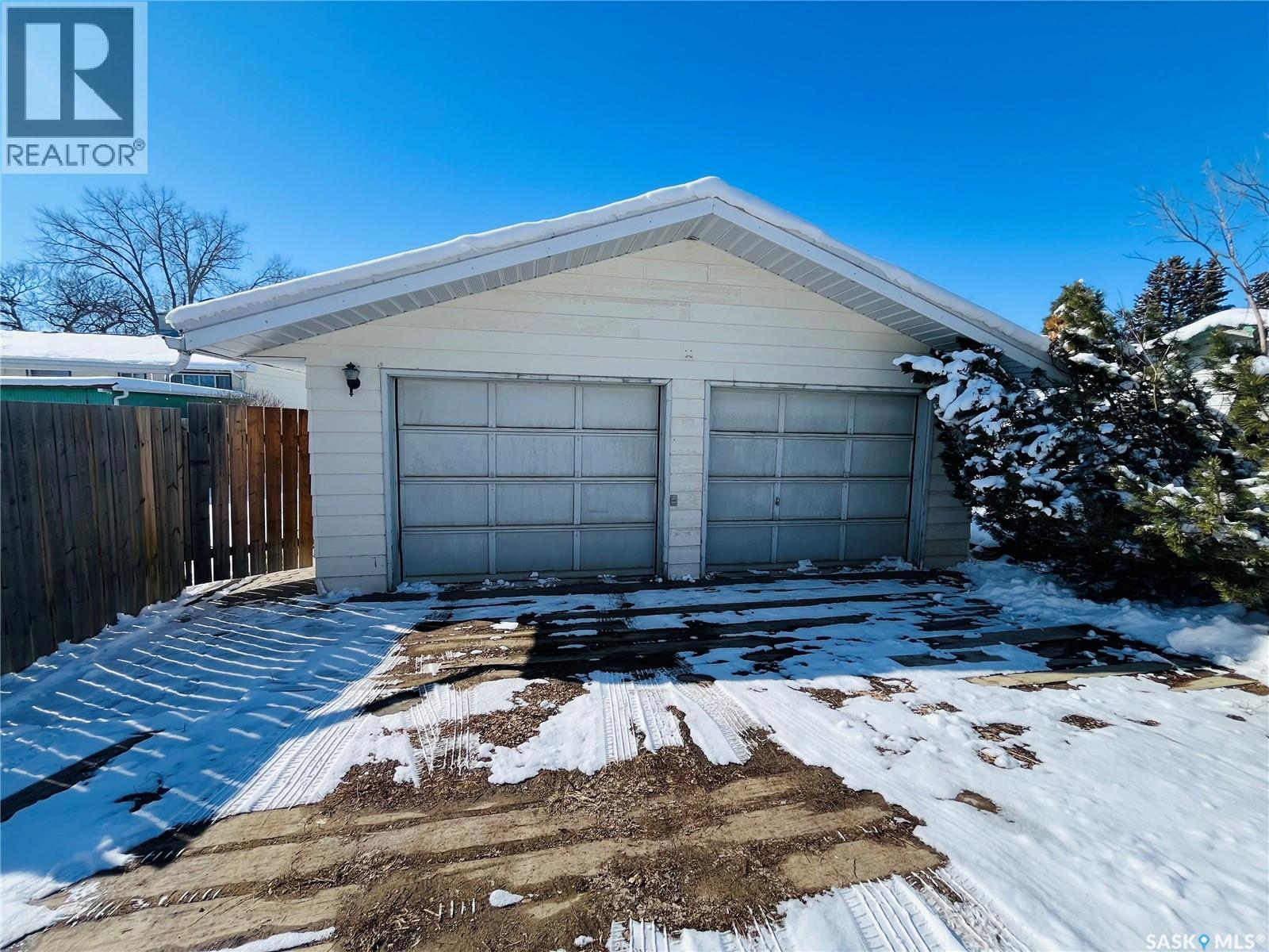 Single Family House Bungalow for Sale in  th AVENUE NE Swift Current 