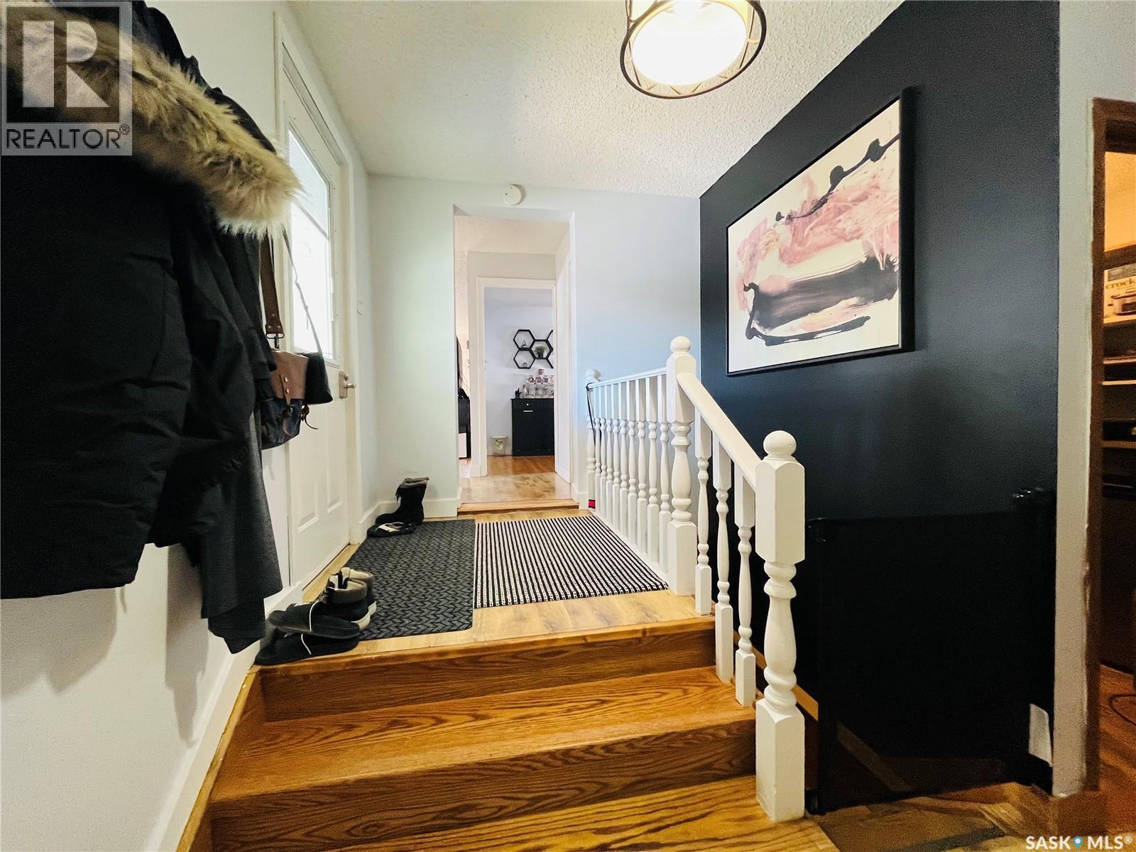 Single Family House Bungalow for Sale in  th AVENUE NE Swift Current 