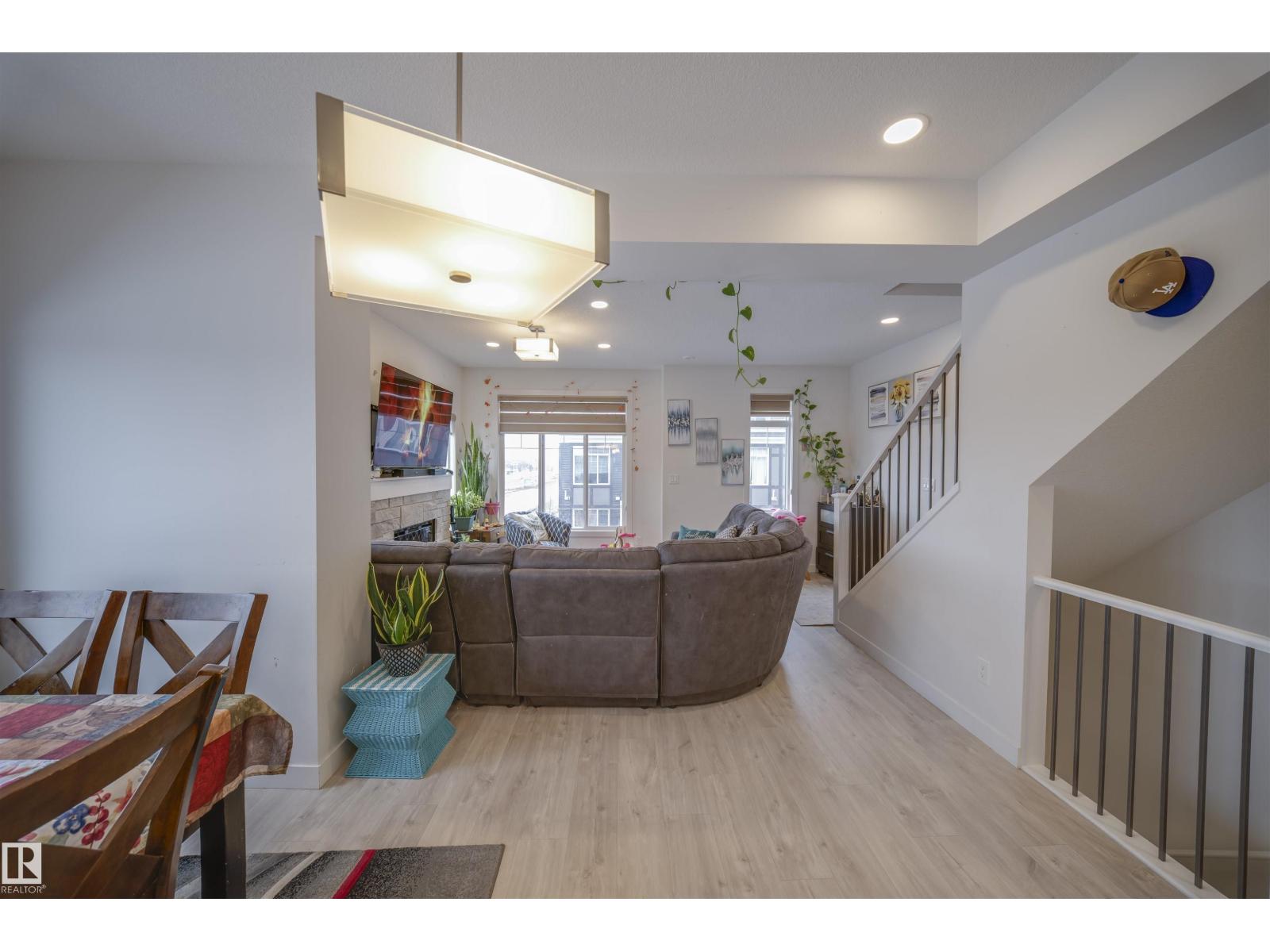 #62 2215 24 ST NW - 4