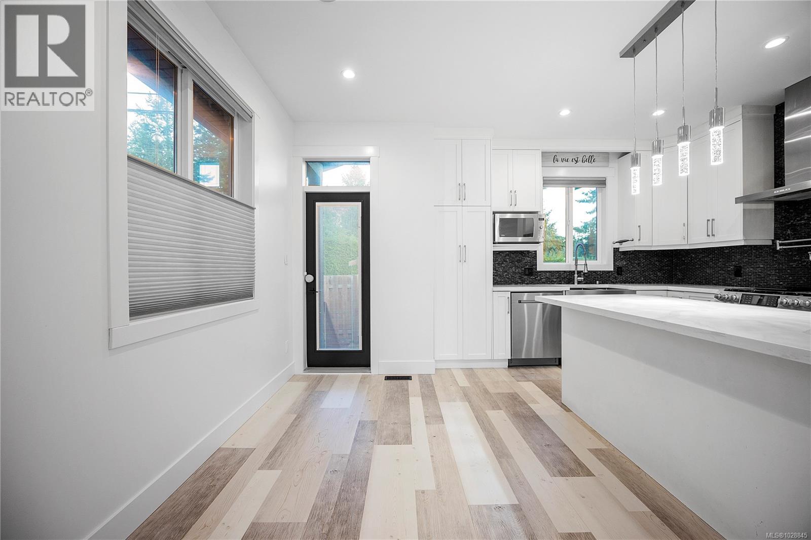 502 DOREEN PL - Image 2