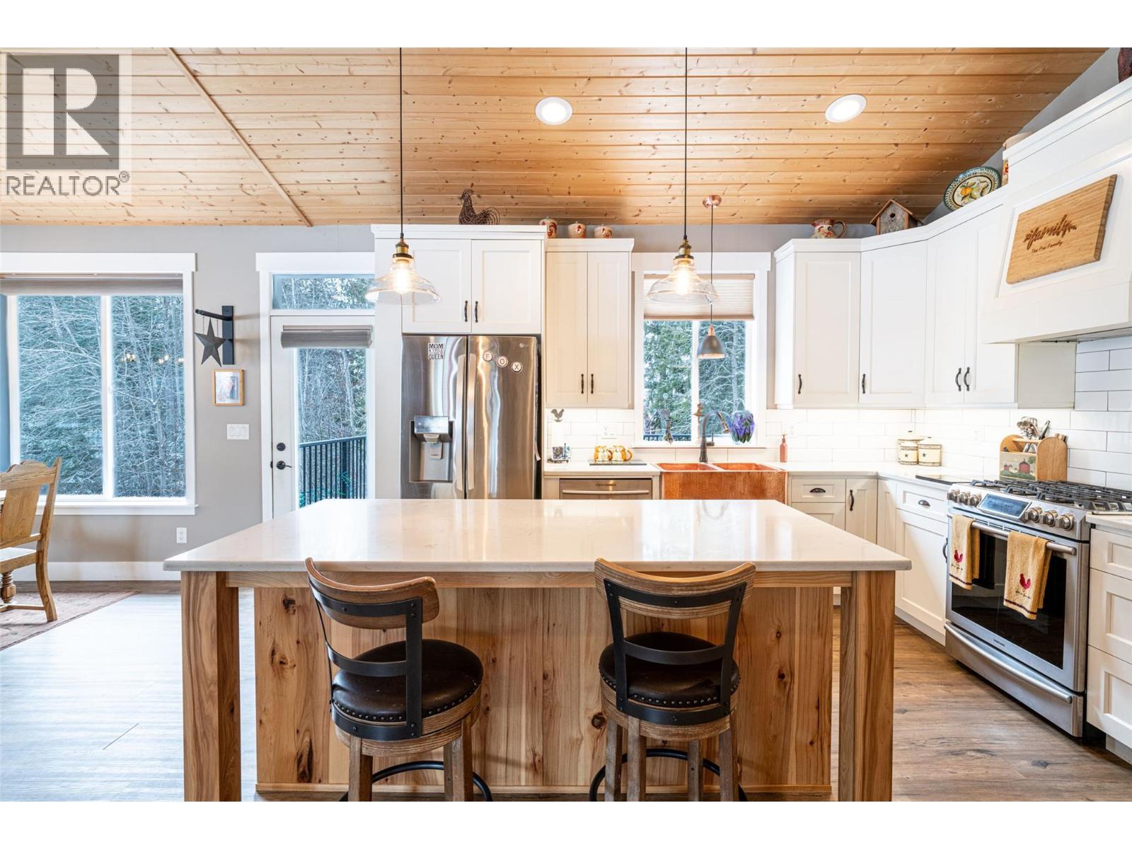  6440 Okanagan Avenue Southeast, Salmon Arm