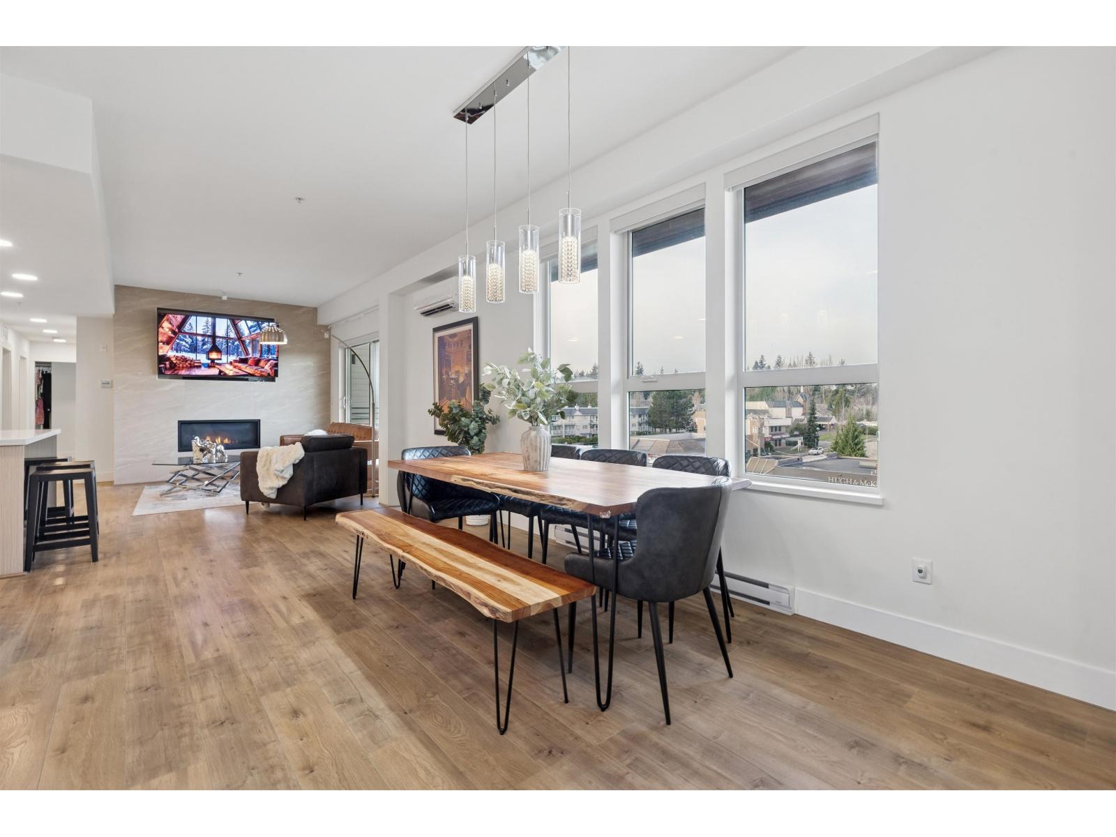 501 14022 NORTH BLUFF ROAD, White Rock