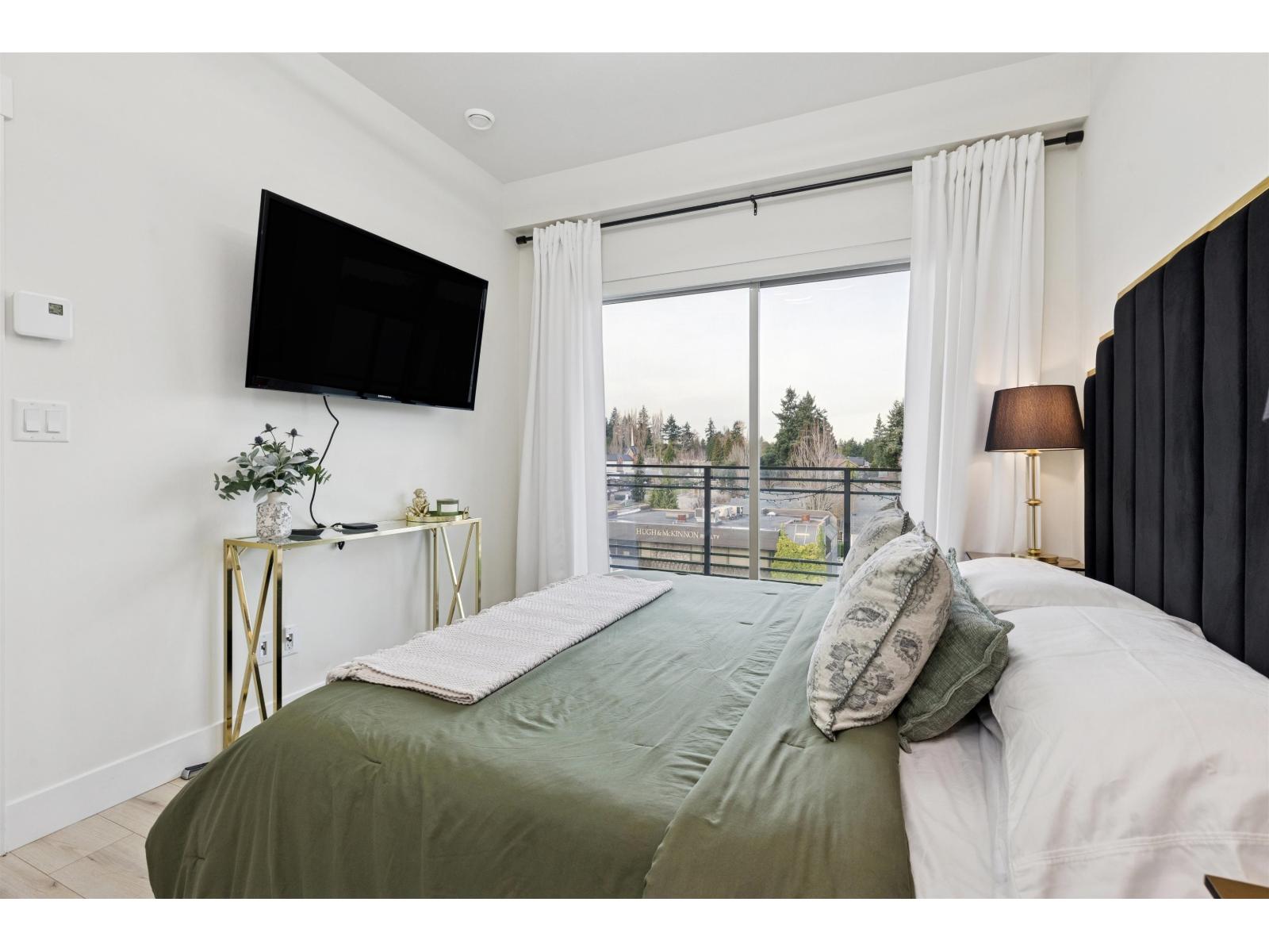 501 14022 NORTH BLUFF ROAD, White Rock