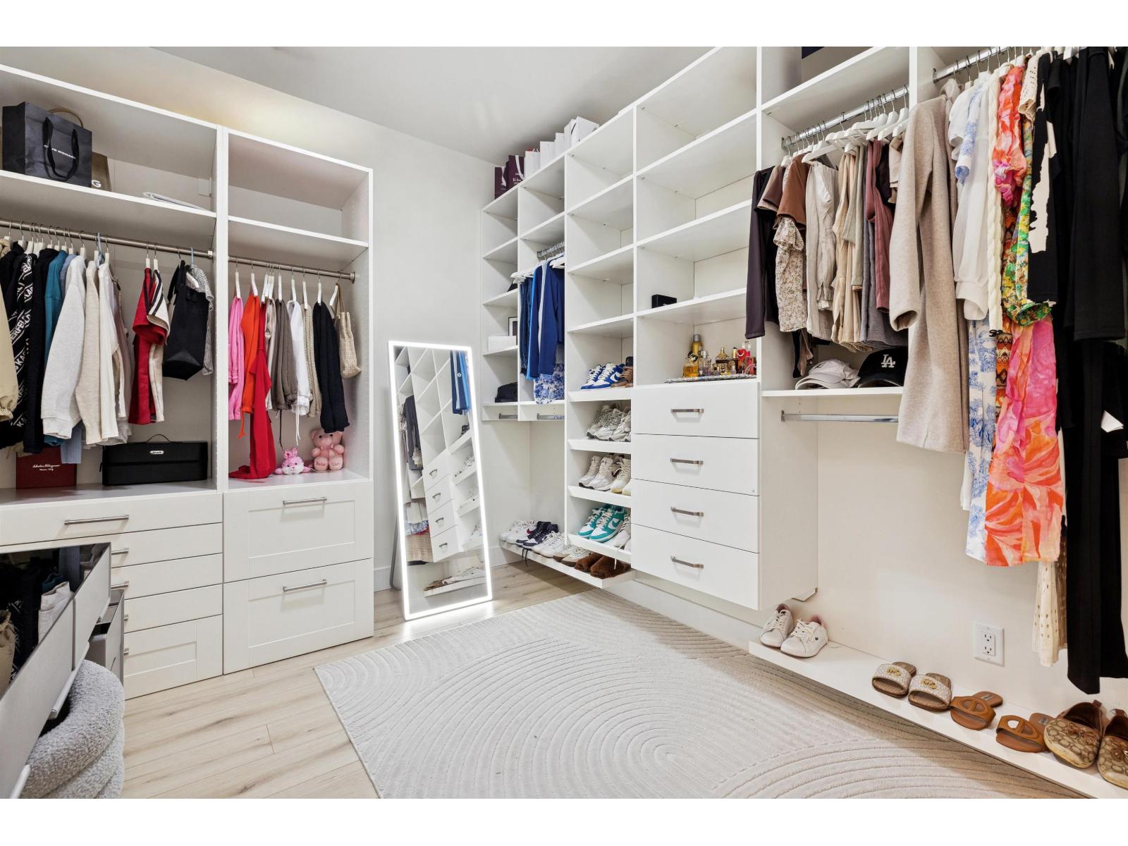 501 14022 NORTH BLUFF ROAD, White Rock