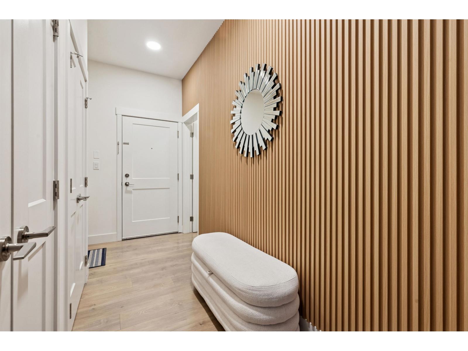 501 14022 NORTH BLUFF ROAD, White Rock