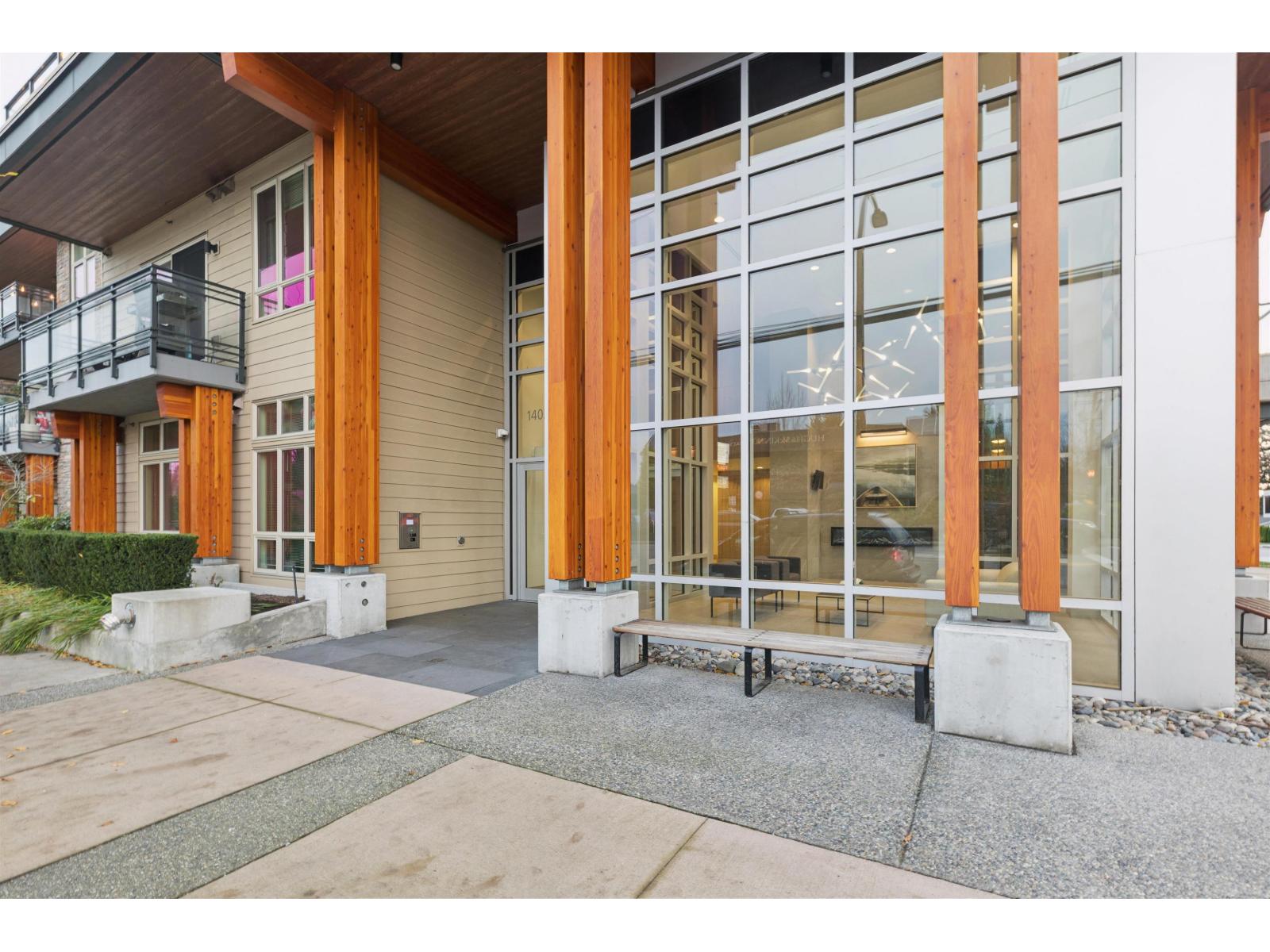 501 14022 NORTH BLUFF ROAD, White Rock