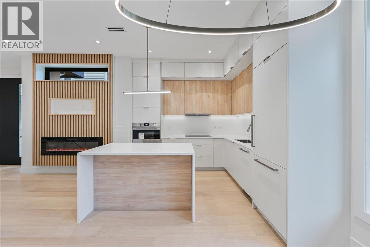 102 1518 HATTON AVENUE, Burnaby