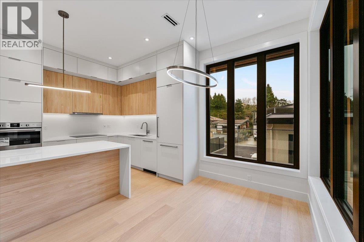 102 1518 HATTON AVENUE, Burnaby