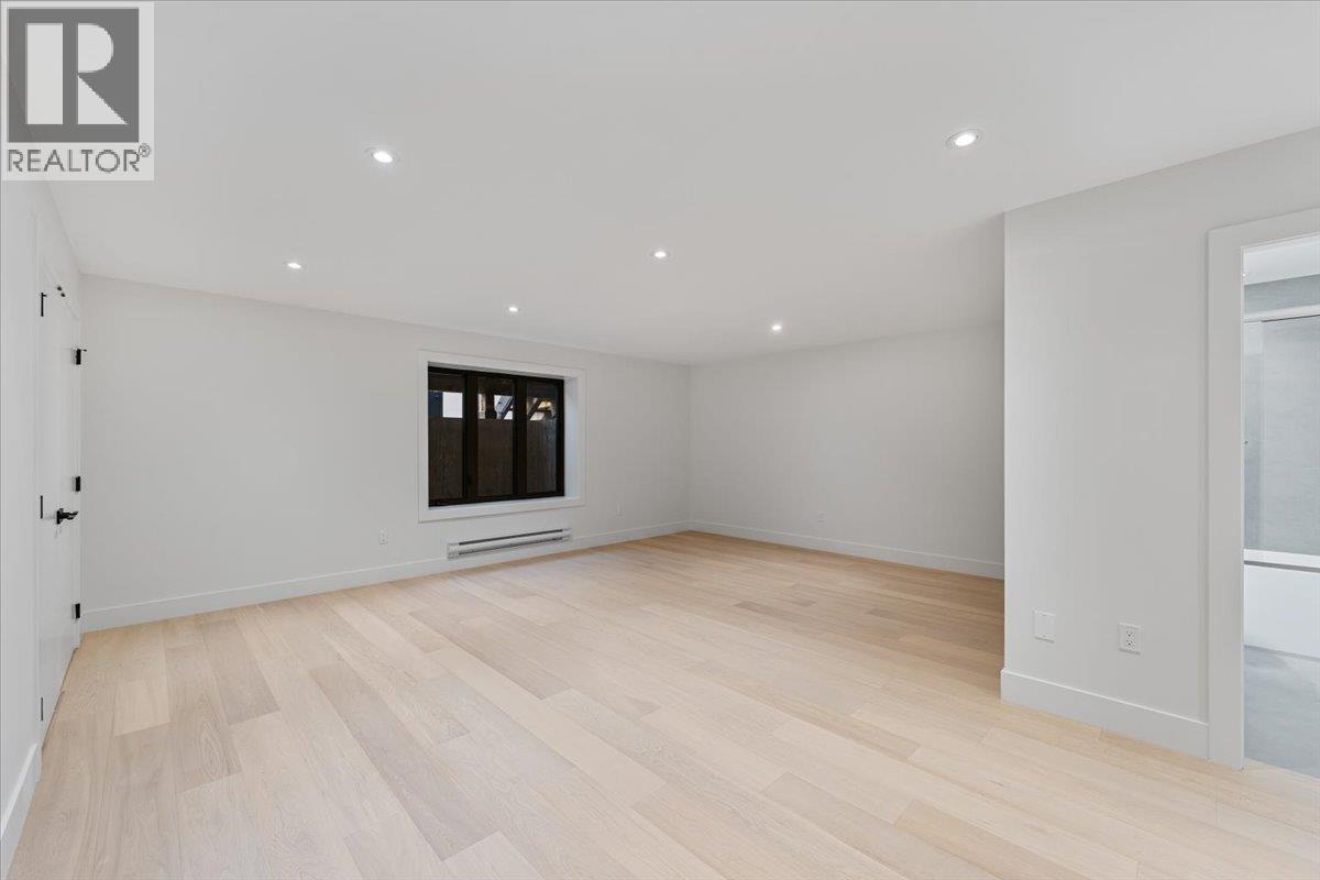 102 1518 HATTON AVENUE, Burnaby