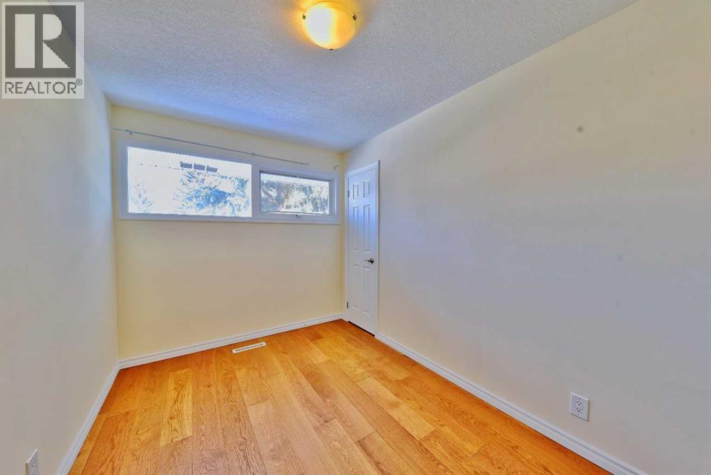 Single Family House for Sale in   Avenue NE Winston Heights/Mountview Calgary 