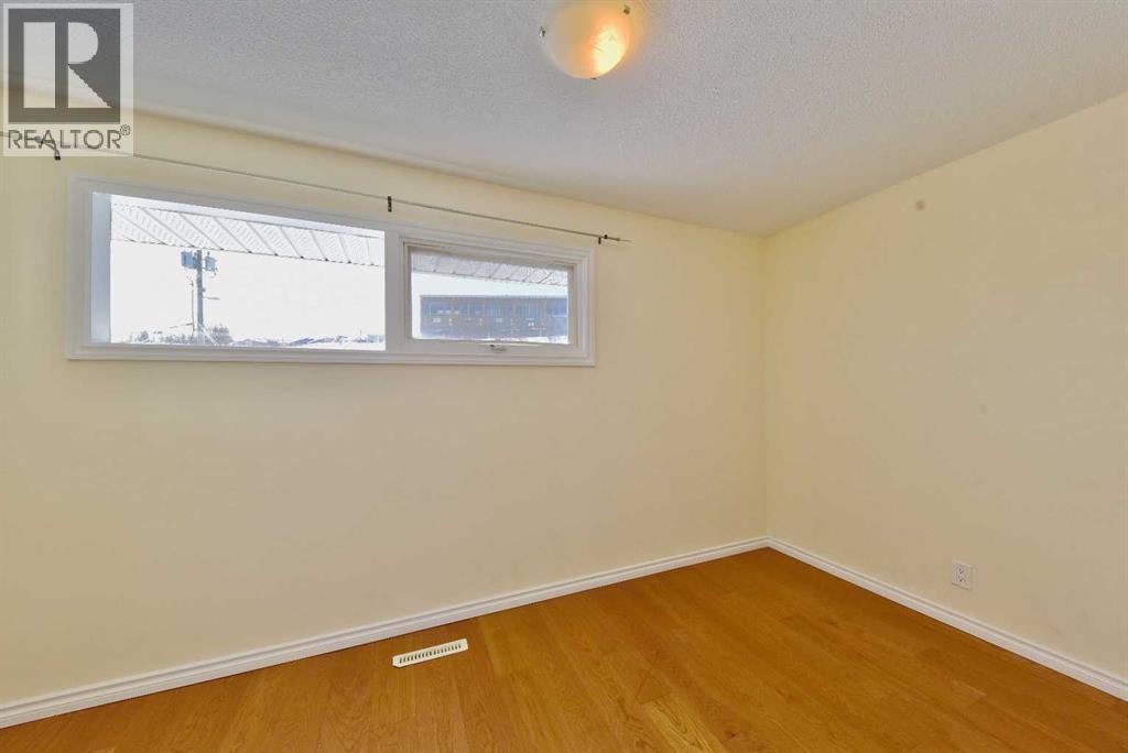 Single Family House for Sale in   Avenue NE Winston Heights/Mountview Calgary 