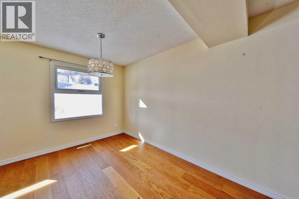 Single Family House for Sale in   Avenue NE Winston Heights/Mountview Calgary 