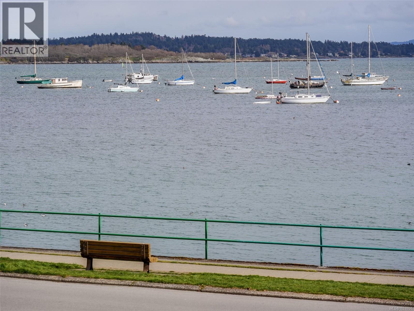 202 1440 Beach Drive, Oak Bay