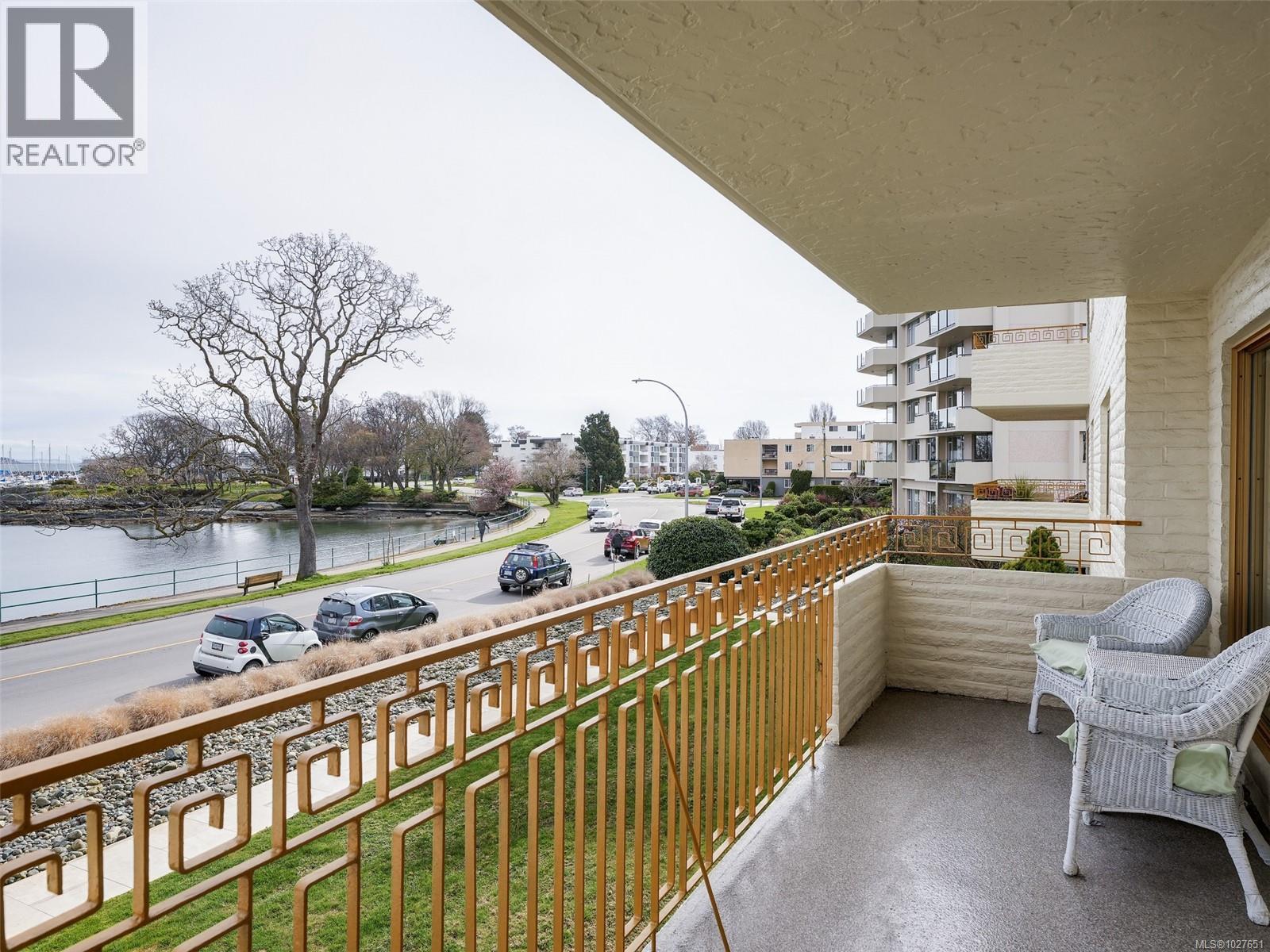 202 1440 Beach Drive, Oak Bay