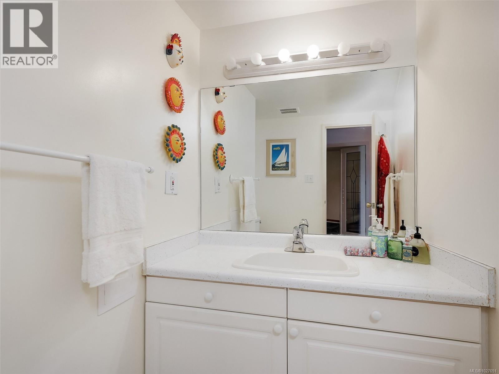 202 1440 Beach Drive, Oak Bay