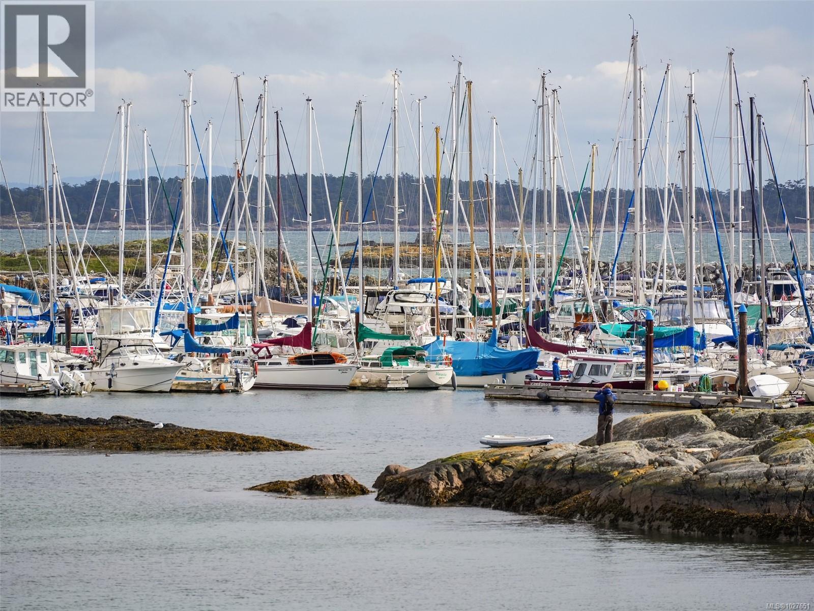 202 1440 Beach Drive, Oak Bay