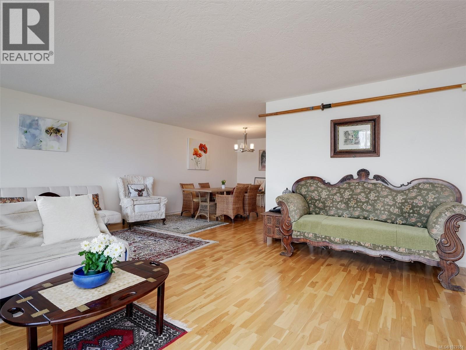 202 1440 Beach Drive, Oak Bay