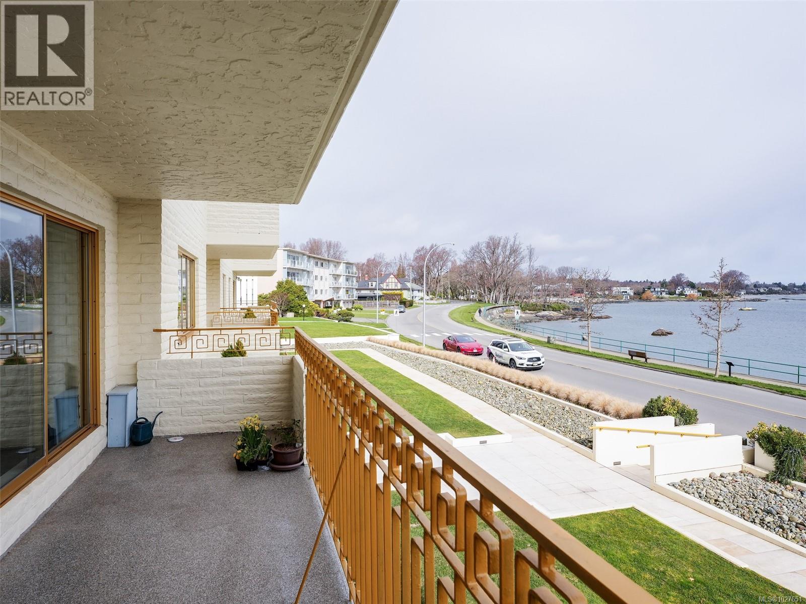 202 1440 Beach Drive, Oak Bay