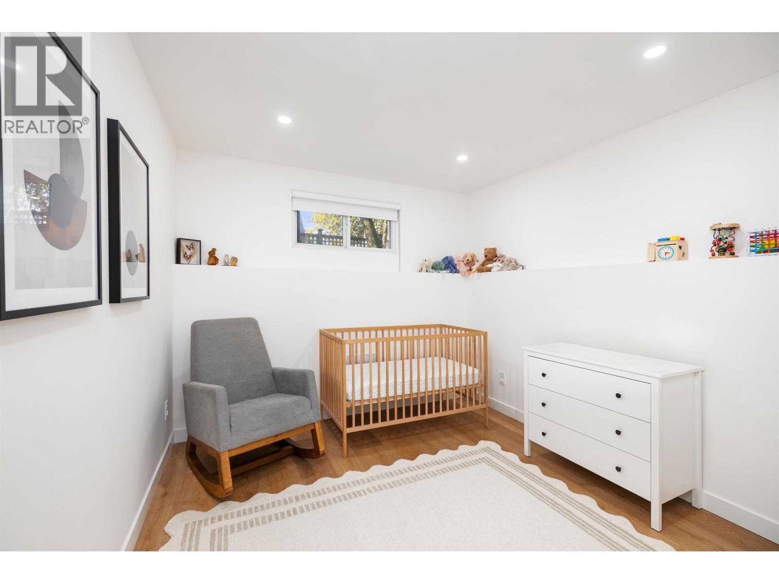 416 ST. GEORGES AVENUE, North Vancouver