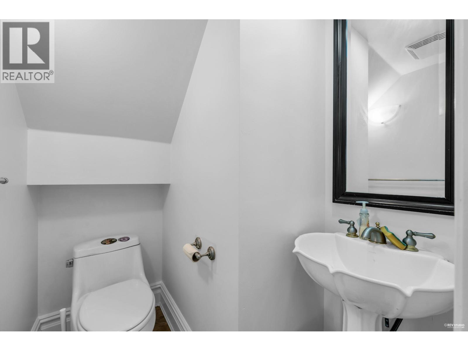 237 SANDRINGHAM AVENUE, New Westminster