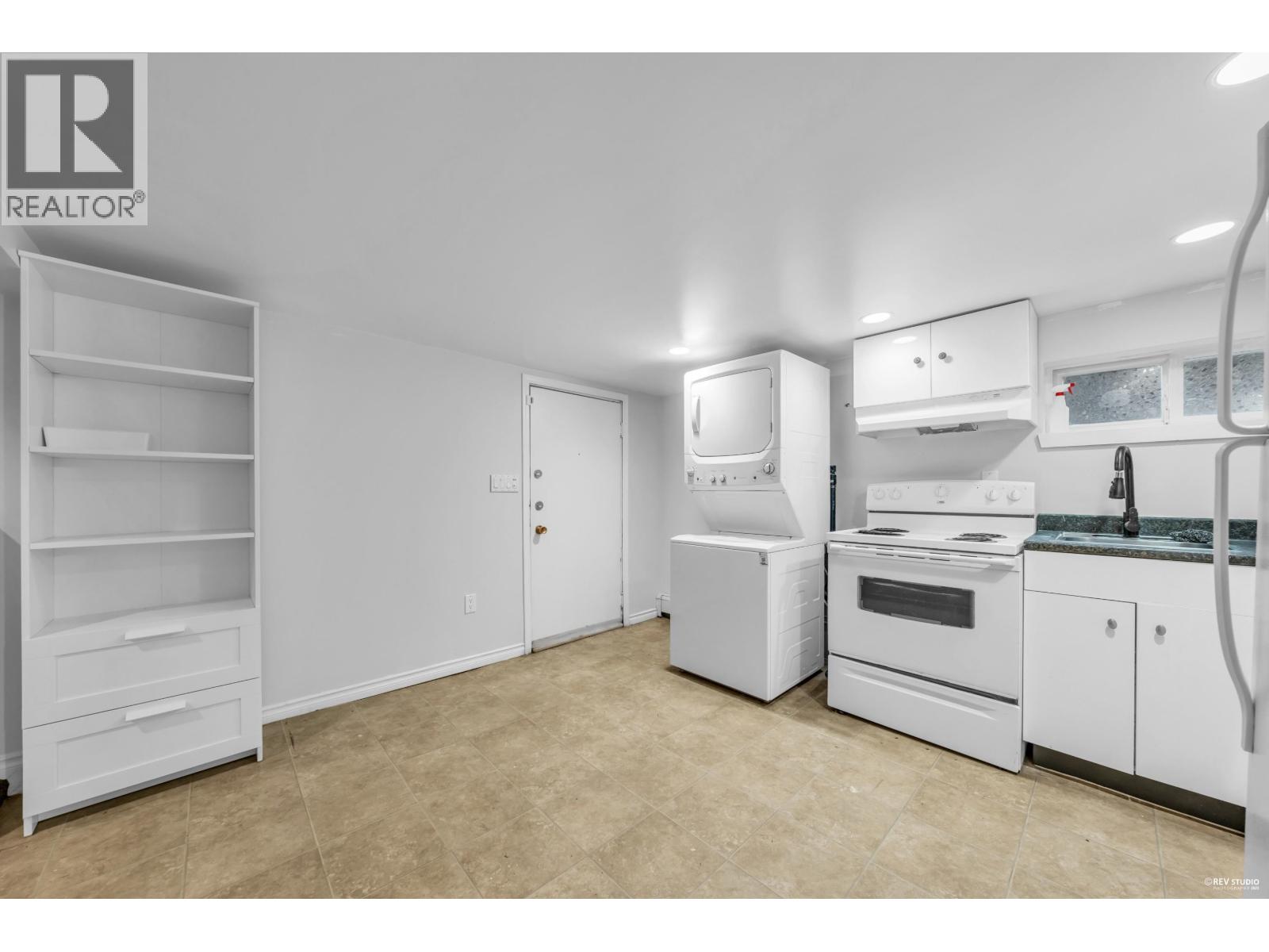 237 SANDRINGHAM AVENUE, New Westminster